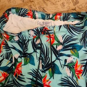 beach shorts new George